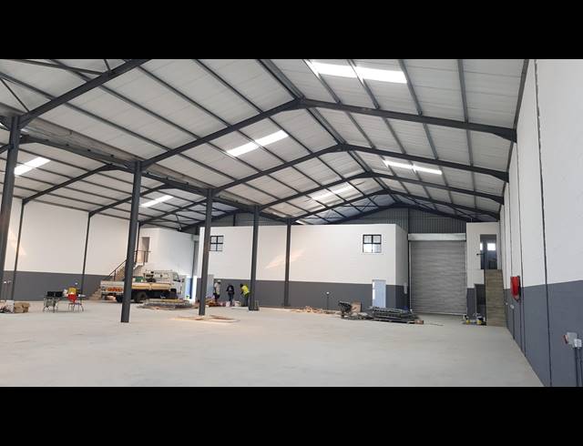 1,107M² FACTORY TO LET IN SAXENBURG PARK 2